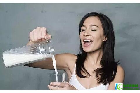 喝牛奶能减肥？什么时候喝奶最好？