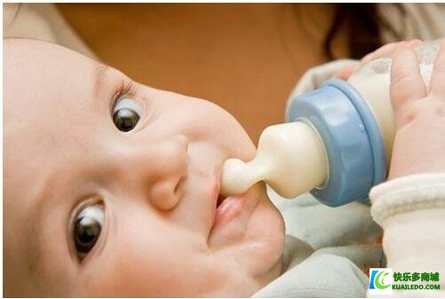 新生儿到底应该喂多少奶？