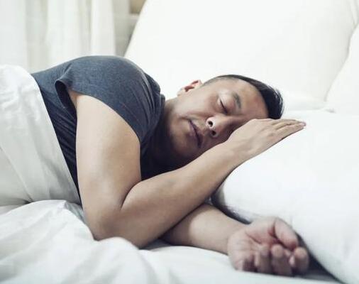 睡前喝点酒睡得会更香 打呼噜代表睡得香 